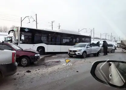 В Новосибирске семь машины и автобус попали в ДТП