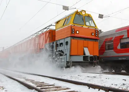 70 снегоуборочных машин ведут борьбу со снегопадами на Красноярской железной дороге