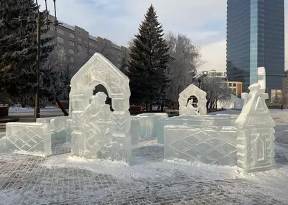 В Красноярске многие ледовые фигуры утратили свой эстетический вид из-за резкого потепления