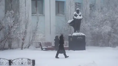 В Якутске скульптор займется восстановлением памятника Семену Дежневу