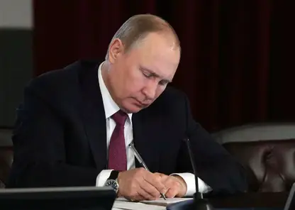 Путин анонсировал повышение МРОТа, зарплат бюджетников и пенсий 