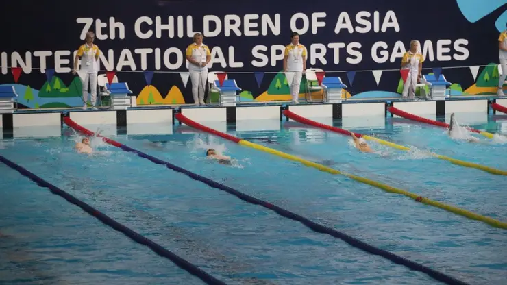 Красноярские пловцы завоевали первые медали на соревнованиях «Дети Азии» 