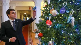 Губернатор Михаил Котюков исполнит новогодние желания детей из Красноярского края и ЛНР