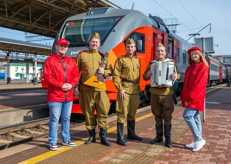 В электричках Красноярской железной дороги спели фронтовые песни Великой Отечественной войны