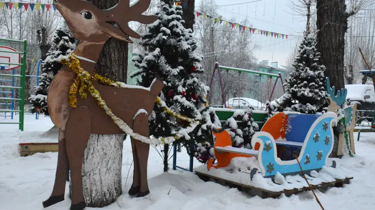 Самые красивые новогодние дворы и витрины выберут в Ленинском районе Красноярска