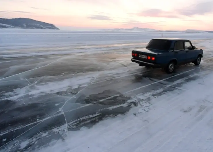 В Новосибирской области обнаружили «нелегальную» ледовую переправу