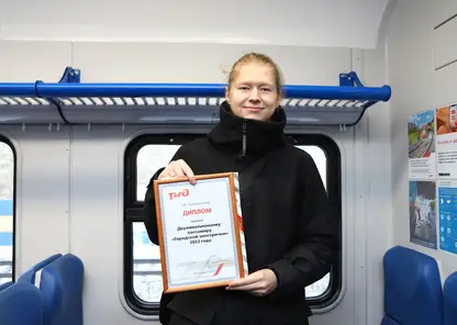 В Красноярске поздравили двухмиллионного пассажира «Городской электрички»