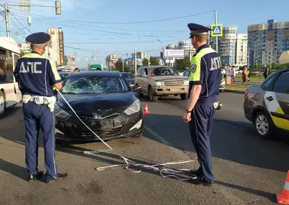 В Красноярске водитель сбил женщину и подростка