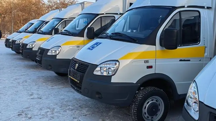 Шесть новых машин получил Красноярск для службы социального такси
