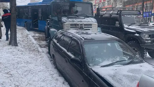 В Хабаровске 3 ноября в ДТП попали восемь автомобилей и четыре автобуса