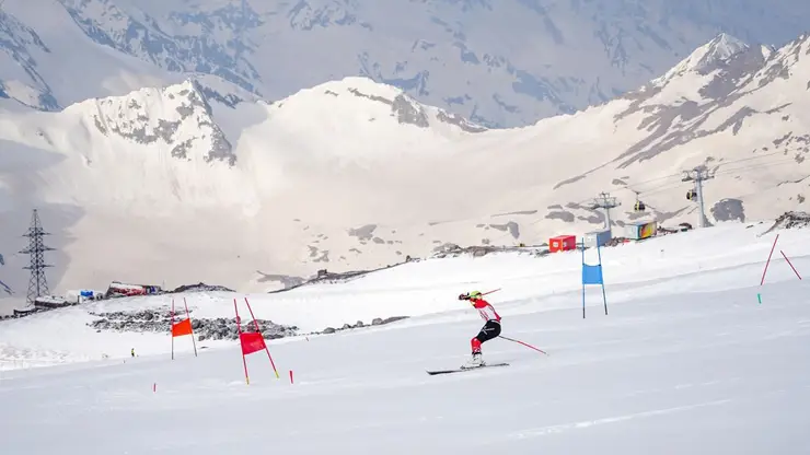 Красноярская горнолыжница завоевала две золотые медали на соревнованиях на Эльбрусе
