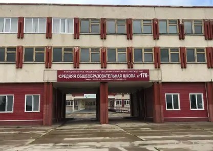 В Зеленогорске при ремонте школы № 167 используют некачественные материалы