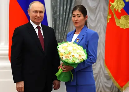 Президент России наградил жительницу Бурятии и главу Буддийской Сангхи