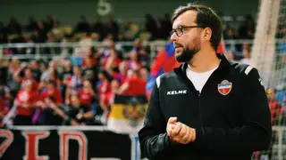 Из футбольного клуба «Енисей» ушел главный тренер Артем Горлов