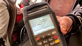 В Красноярке в общественном транспорте проверили систему безналичной оплаты проезда