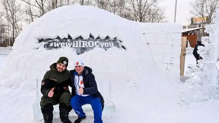 Мэр Красноярска побывал в снежном доме олимпийского болельщика