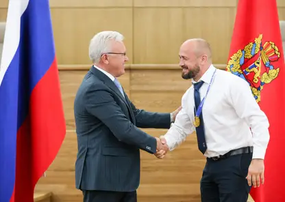 Глава региона Александр Усс наградил регбистов команды «Енисей-СТМ»