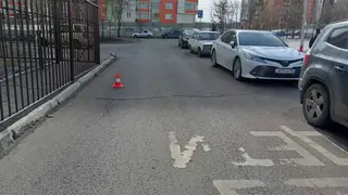 В Красноярске возле школы водитель сбил школьницу