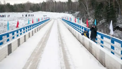 В Красноярском крае после реконструкции открыли мост через реку Каменка