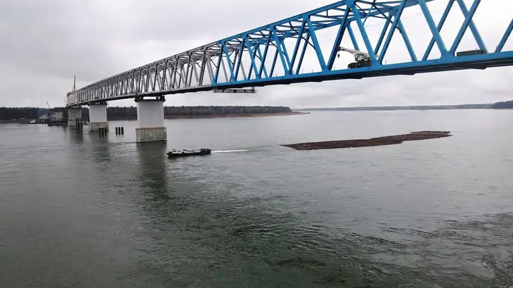В Красноярском крае возвели последнюю опору самого северного моста