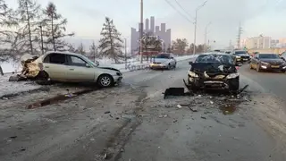 В Красноярске образовалась пробка на Дубровинского из-за аварии