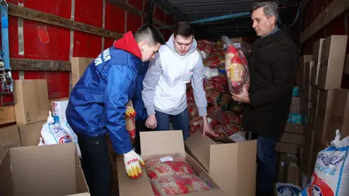 Жители Красноярского края собрали 40 тонн гуманитарной помощи для беженцев Донбасса