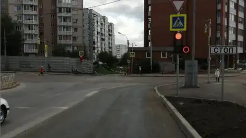 В Солнечном на светофоре по ул. Ерофеевской появилась дополнительная секция светофора со стрелкой направо