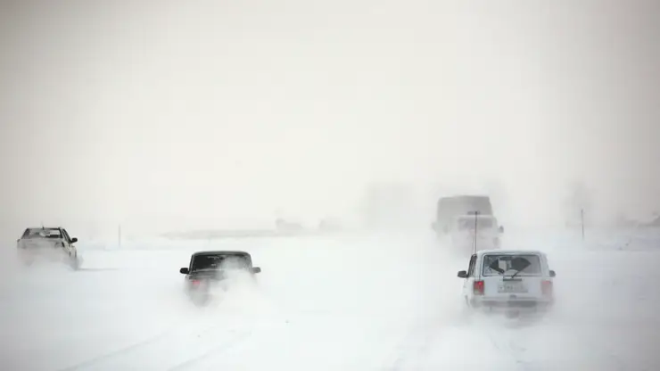В Алтайском крае из-за метели закрыли два участка дороги