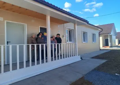 5 семей погорельцев из Уяра и Белого Яра получили ключи от новых домов