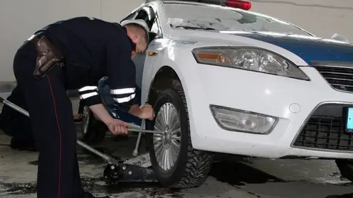 В ГИБДД красноярцам советуют не менять зимние шины