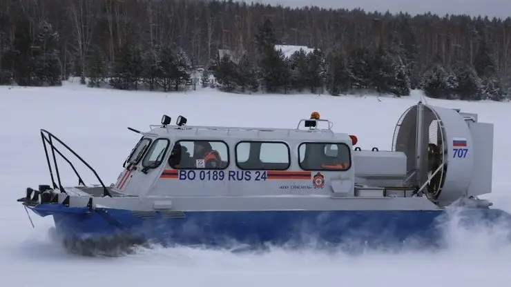 На Красноярском водохранилище помогли застрявшему на льду 36-летнему рыбаку