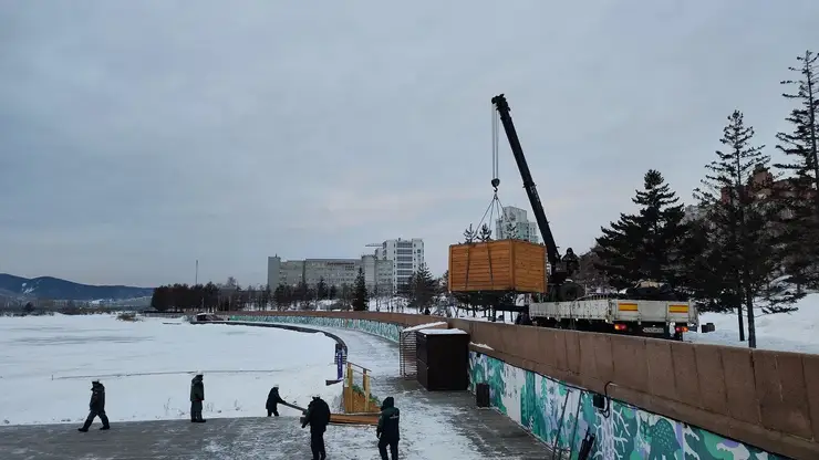 В Красноярске на обоих берегах обустроили купели для крещенских купаний