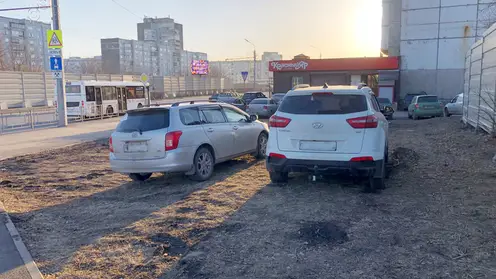 На 3,9 млн рублей оштрафовали водителей за парковку на газонах в Красноярске