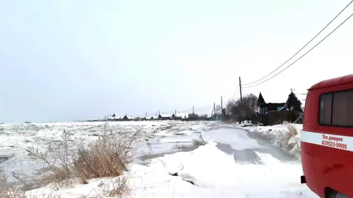 Воды Ангары стали угрожать городу в Иркутской области