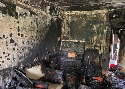В Красноярске мужчина выпал из окна горящей квартиры и погиб