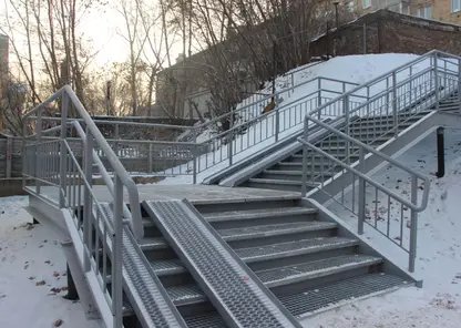 В Красноярске завершилось обустройство лестницы, соединившей улицы Дорожная и Маерчака
