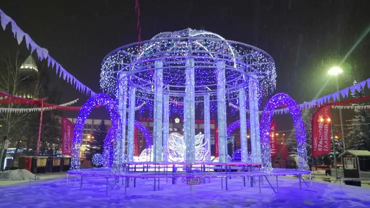 Новогодняя иллюминация заработала на улицах Красноярска 20 декабря