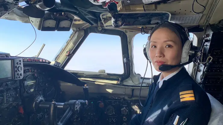 В Якутии приступила к полётам первая в истории авиакомпании девушка-пилот самолета Ан-24 