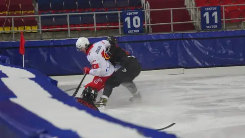 Красноярский «Енисей» выбыл из плей-офф российского первенства по хоккею с мячом