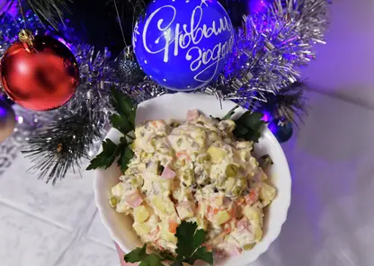 Жители Красноярска предпочитают есть салат «Оливье» и «Цезарь» в новогоднюю ночь