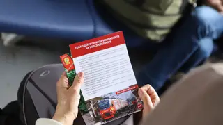 Накануне дачного сезона Красноярская железная дорога напомнила пассажирам правила безопасности