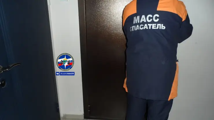 В Новосибирске спасатели 8 ноября в запертых квартирах нашли тела двух мужчины