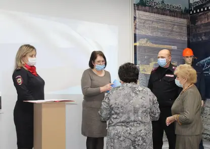 В Красноярском крае две жительницы Донбасса получили паспорта РФ