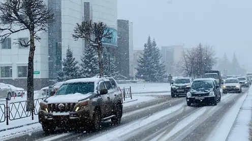 Красноярск из-за снегопада встал в 8-балльные пробки