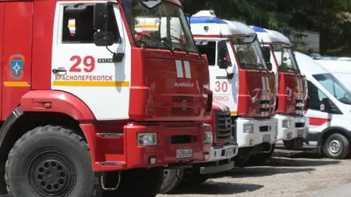 В Томске из горящего дома пожарные вывели 64 человека