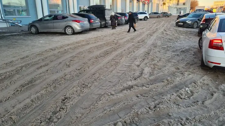 В Красноярске 44 из 66 дворов оказались не очищены от снега