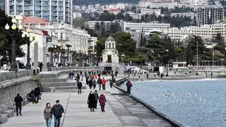 Застрявшим в Крыму из-за взрыва на мосту туристам разрешили сутки пожить в отелях