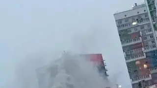 В Красноярске на строительной площадке загорелся вагончик рабочих