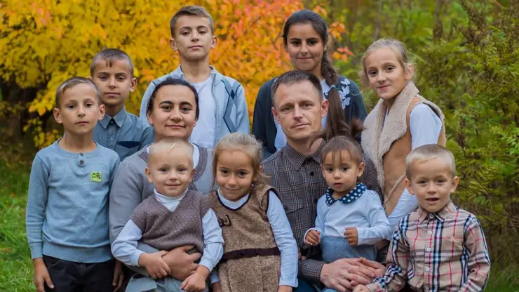 Владимир Путин наградил многодетную семью из Томска орденом «Родительская слава»