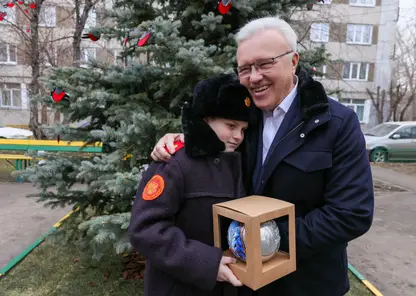 Красноярский кадет попросил у Александра Усса новогоднюю ёлку для украшения двора